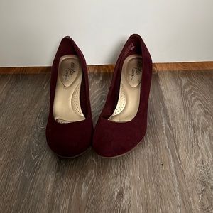 Velvet red Wedges